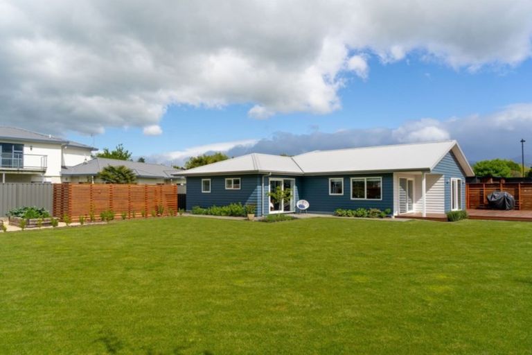 Photo of property in 2 James Kidd Place, Greytown, 5712