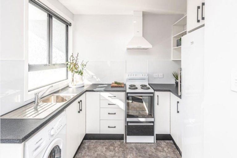 Photo of property in 1 Kupe Place, Castlecliff, Whanganui, 4501