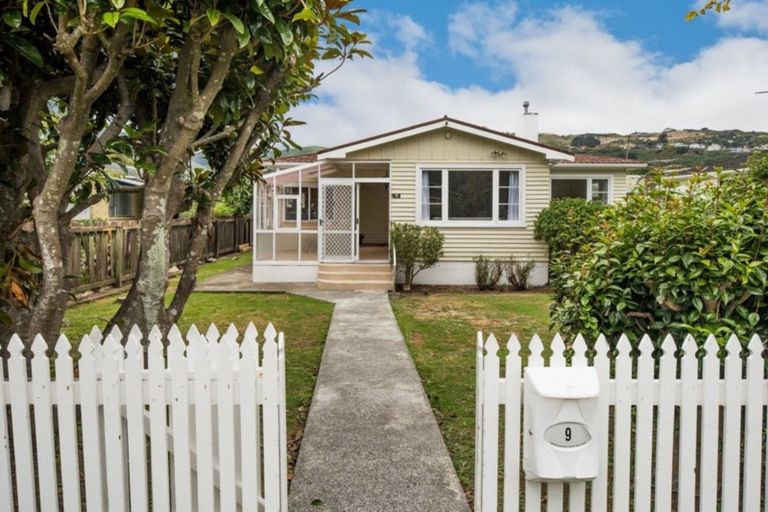 Photo of property in 9 Luckie Street, Tawa, Wellington, 5028