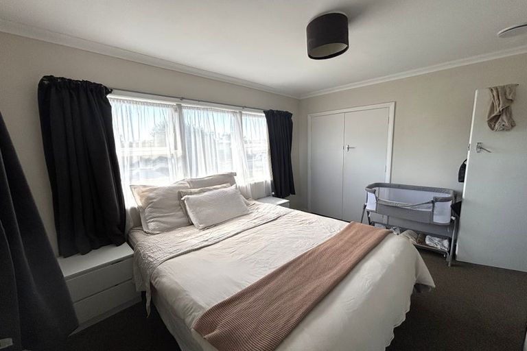 Photo of property in 2 Selwyn Street, Levin, 5510