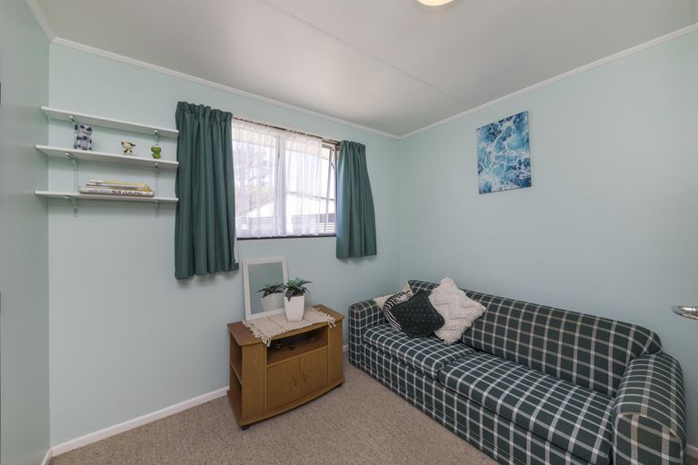 Photo of property in 129 Apollo Parade, Milson, Palmerston North, 4414