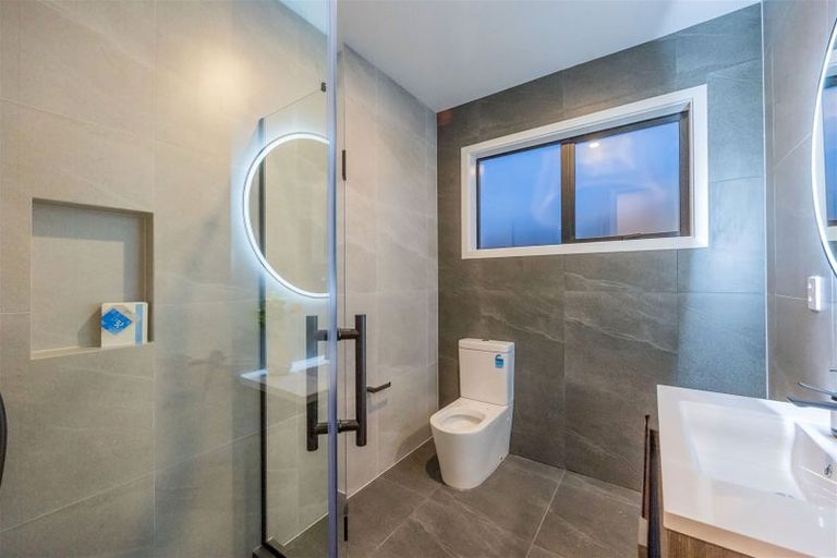 Photo of property in 18 Madden Avenue, Kumeu, 0810