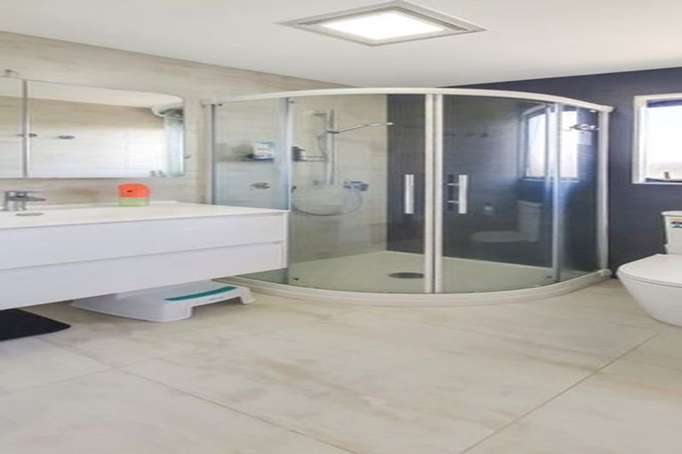 Photo of property in 90 Stanley Road, Glenfield, Auckland, 0629