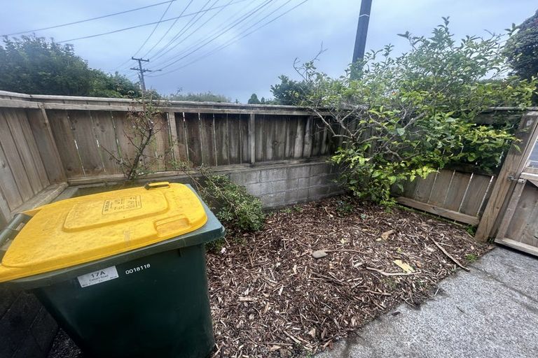 Photo of property in 17 Calvert Road, Moturoa, New Plymouth, 4310