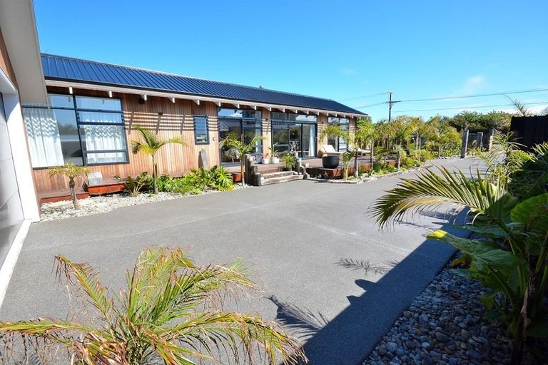 Photo of property in 33 Rauparaha Street, Waikanae Beach, Waikanae, 5036