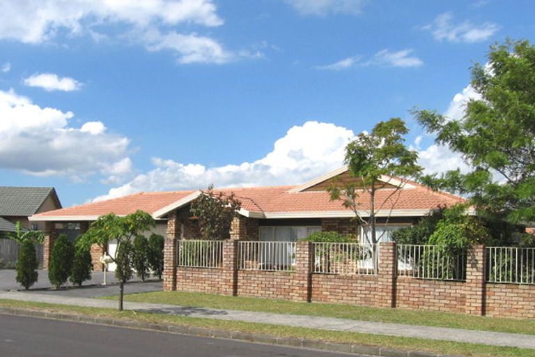 Photo of property in 11 Vermeer Place, West Harbour, Auckland, 0618