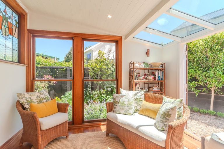 Photo of property in 1 Totara St Rona Bay, Eastbourne, Lower Hutt, 5013