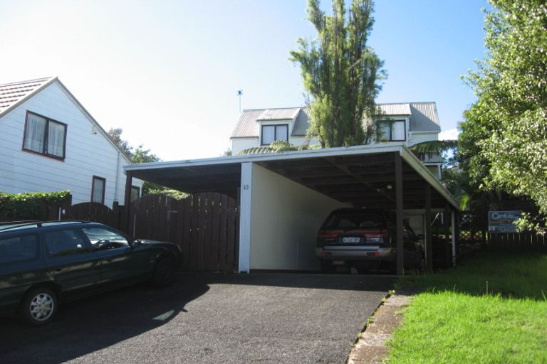 Photo of property in 2/10 Amerce Place, Highland Park, Auckland, 2010