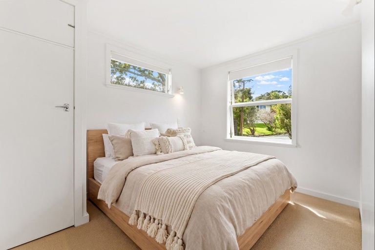 Photo of property in 16 Grand View Road, Leigh, 0985