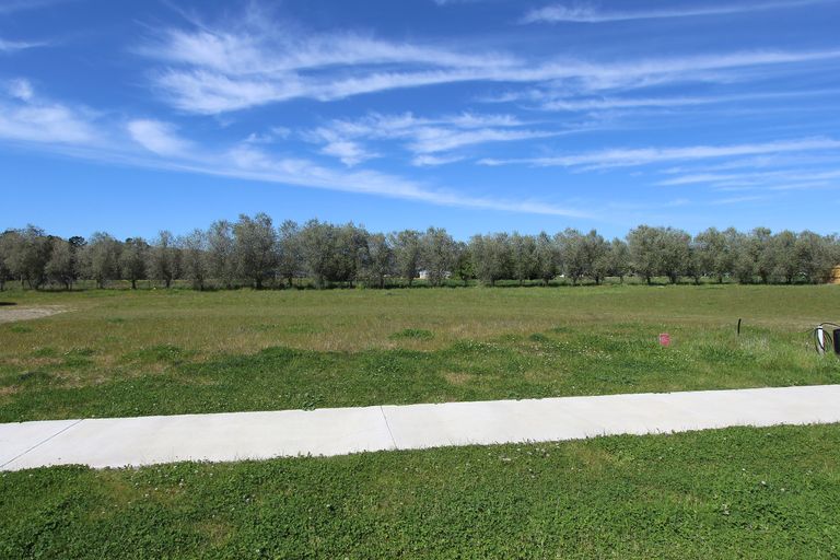 Photo of property in 17 Catalina Crescent, Forrest Hill, Auckland, 0620