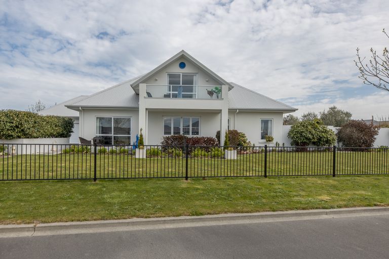 Photo of property in 3 Te Wairewa Street, Pegasus, 7612