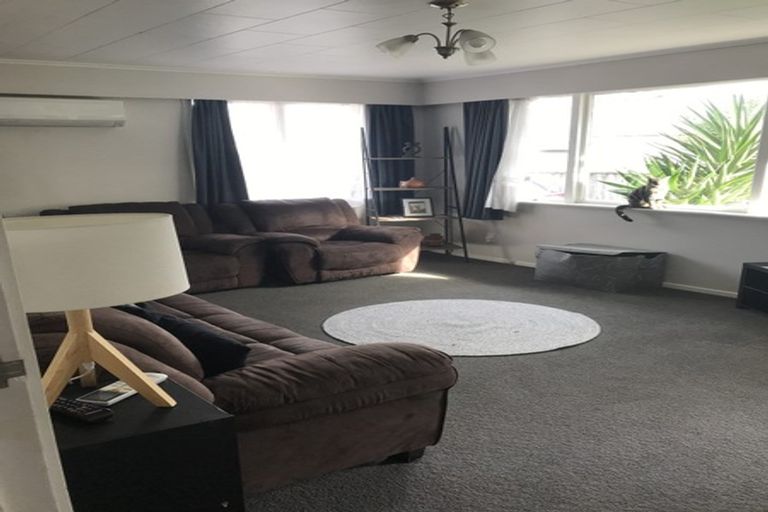 Photo of property in 2/129 Martin Street, Wallaceville, Upper Hutt, 5018