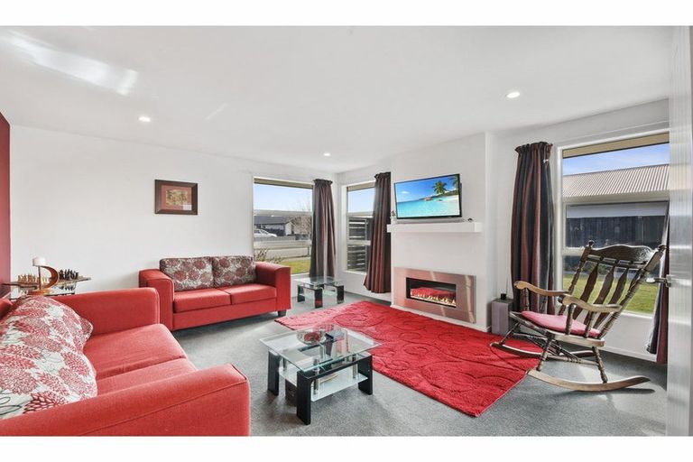 Photo of property in 32 Sutherland Drive, Kaiapoi, 7630