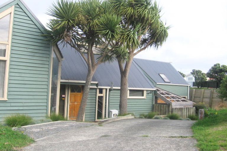 Photo of property in 1 Maple Grove, Maungaraki, Lower Hutt, 5010
