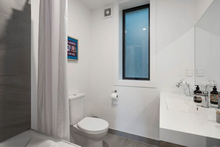 Photo of property in 1/18 Oriental Terrace, Oriental Bay, Wellington, 6011