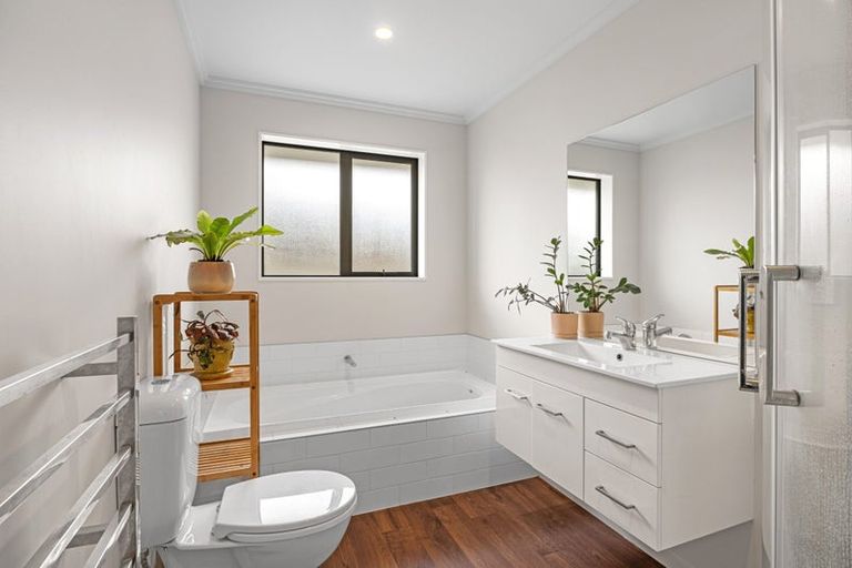 Photo of property in 17 Minerva Crescent, Woodend, 7610