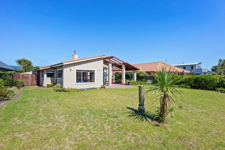 Photo of property in 7 Marewa Place, Waikanae Beach, Waikanae, 5036