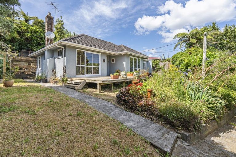 Photo of property in 35 Queens Road, Glen Avon, New Plymouth, 4312
