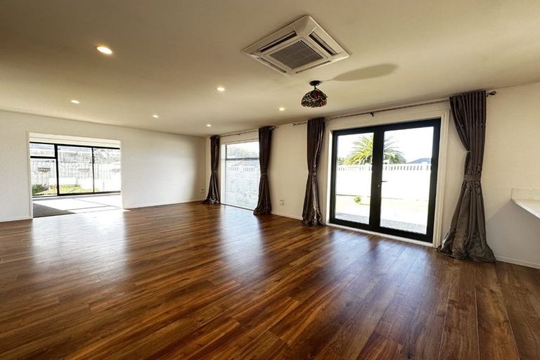 Photo of property in 88 Sarabande Avenue, Redwood, Christchurch, 8051