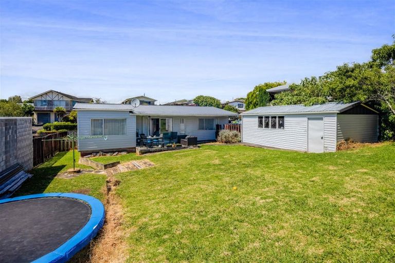 Photo of property in 15 Camellia Avenue, Bell Block, New Plymouth, 4312