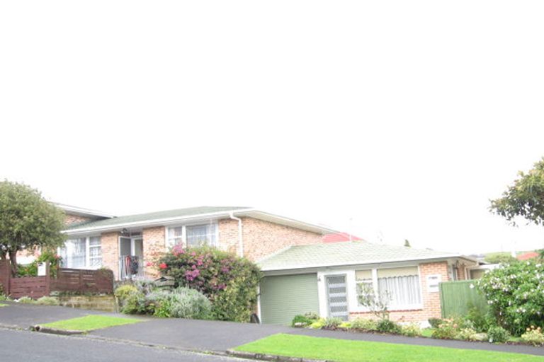 Photo of property in 2d Cheriton Road, Mellons Bay, Auckland, 2014