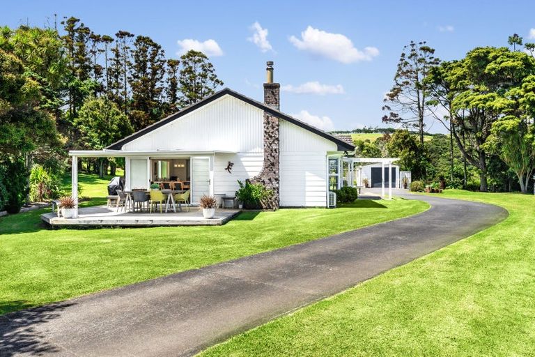 Photo of property in 286 Muriwai Valley Road, Muriwai, Waimauku, 0881