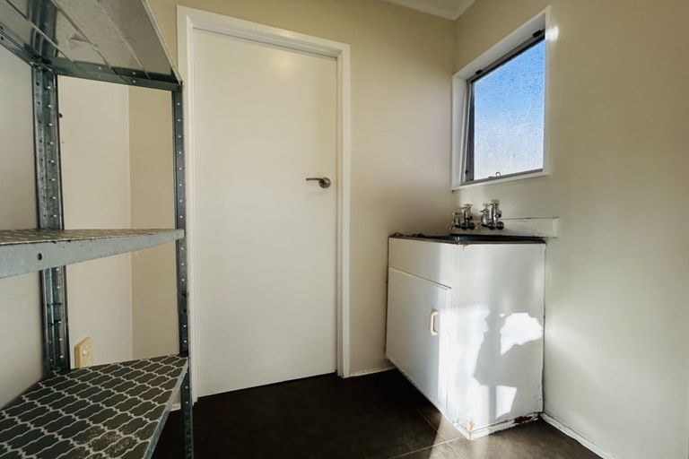 Photo of property in 15 Lyford Crescent, Sunnynook, Auckland, 0620