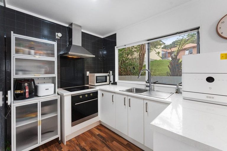 Photo of property in 33a Lilburn Crescent, Massey, Auckland, 0614