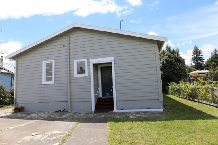 Photo of property in 15 Waverley Street, Waipawa, 4210