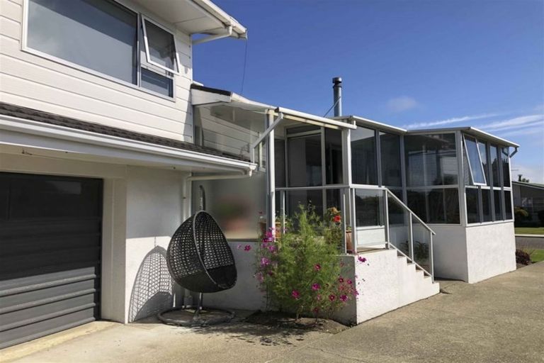 Photo of property in 32 Kildare Drive, Waikiwi, Invercargill, 9810