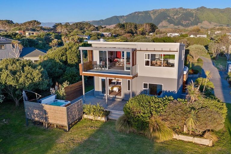 Photo of property in 114 Paetawa Road, Peka Peka, Waikanae, 5391