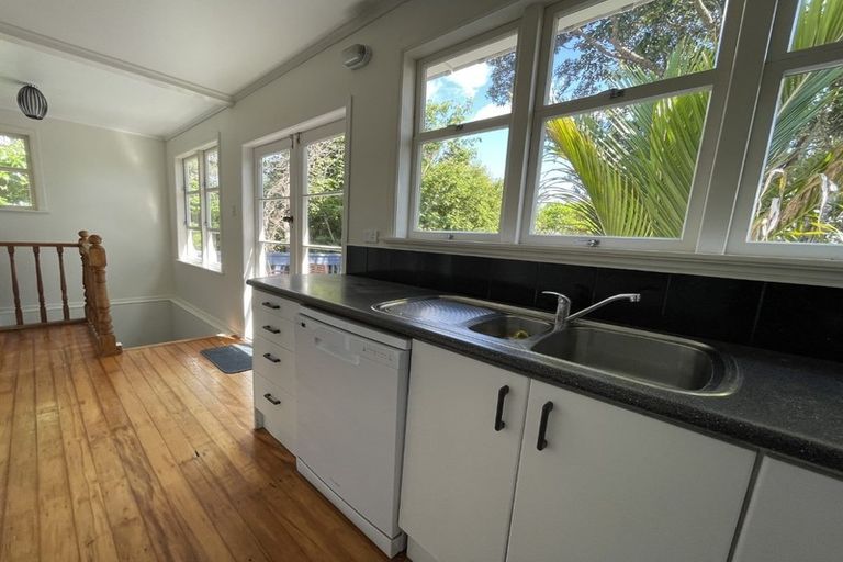 Photo of property in 60 Colwill Road, Massey, Auckland, 0614