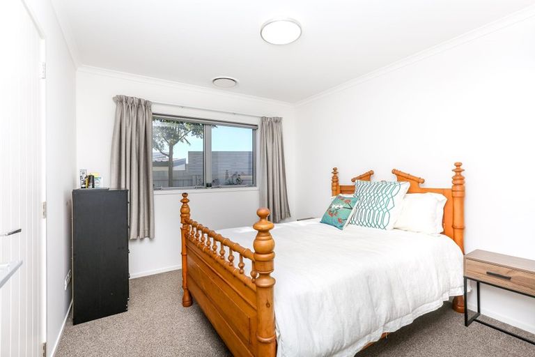 Photo of property in 2a Portland Drive, Highlands Park, New Plymouth, 4312