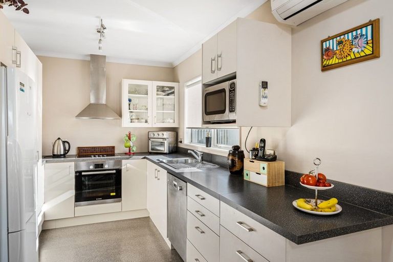 Photo of property in 6b Pokaka Street, Birchville, Upper Hutt, 5018