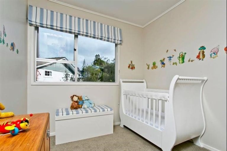 Photo of property in 7 Erica Road, Sunnynook, Auckland, 0620