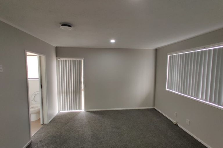 Photo of property in 3 Crestlands Place, Papakura, 2110