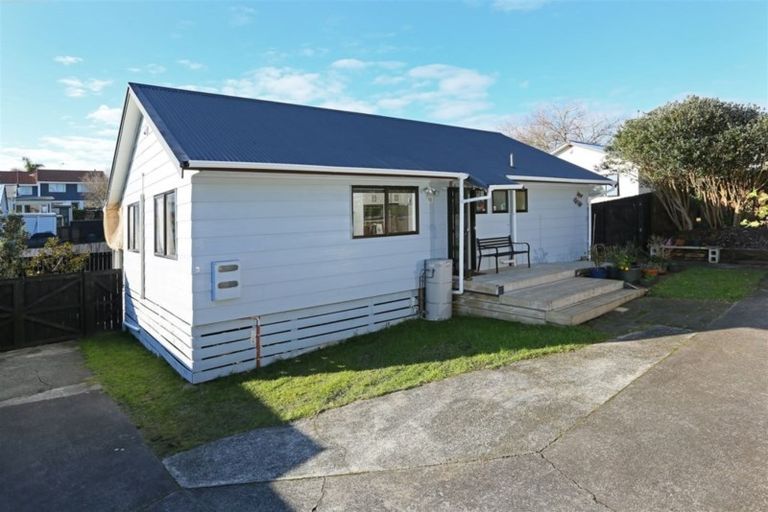 Photo of property in 4/18 Evans Road, Glen Eden, Auckland, 0602
