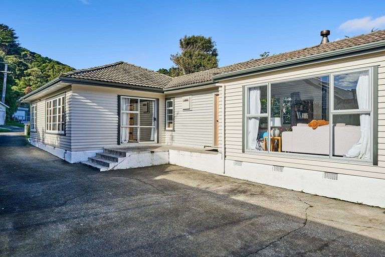 Photo of property in 37 Cluny Road, Plimmerton, Porirua, 5026