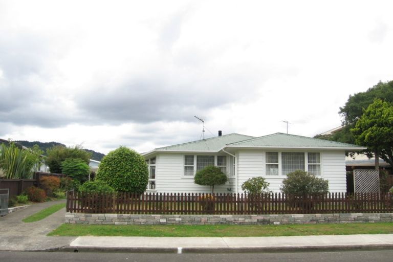 Photo of property in 32 Ruru Crescent, Heretaunga, Upper Hutt, 5018