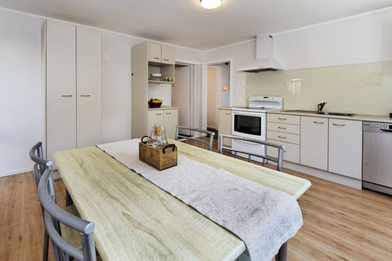 Photo of property in 1/93 Hobsonville Road, West Harbour, Auckland, 0618