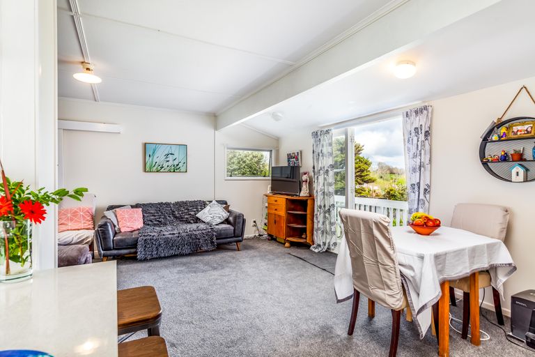 Photo of property in 5 Brigitte View, Snells Beach, 0920