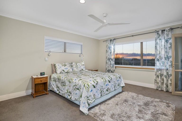 Photo of property in 20 Bayvista Close, Welcome Bay, Tauranga, 3112