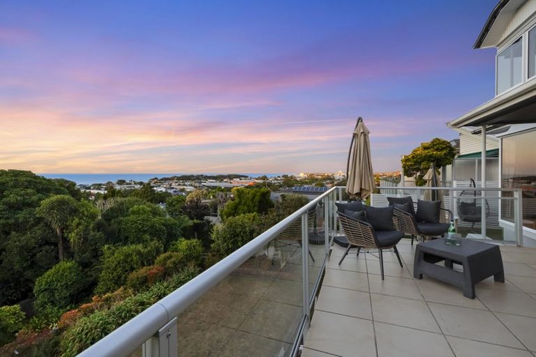 Photo of property in 374 Devon Street West, Lynmouth, New Plymouth, 4310