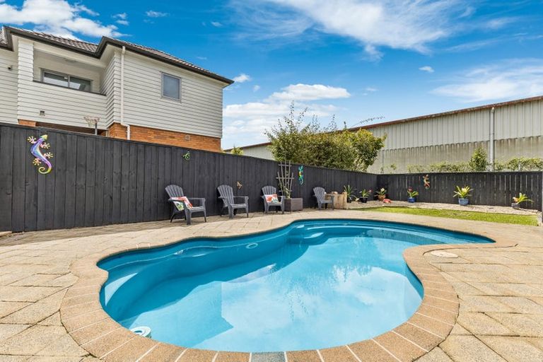 Photo of property in 12 Finlow Drive, Te Atatu South, Auckland, 0610
