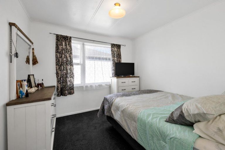 Photo of property in 15a Pratt Street, Waitara, 4320