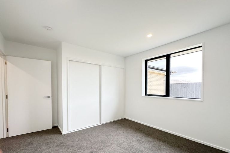 Photo of property in 33 Akoranga Place, Hornby, Christchurch, 8042