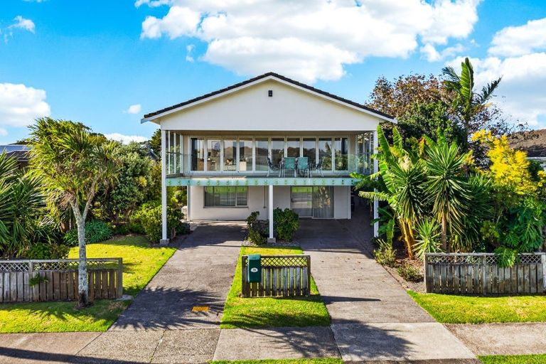Photo of property in 70 Kiwi Esplanade, Mangere Bridge, Auckland, 2022