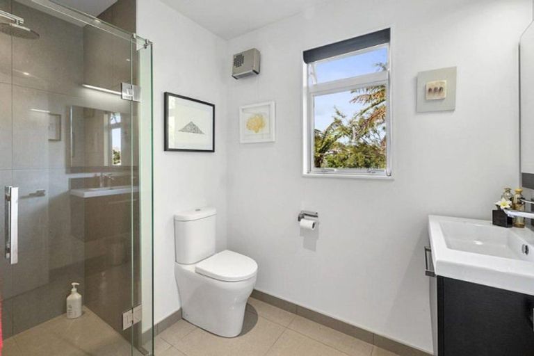 Photo of property in 86 Brougham Street, New Plymouth, 4310