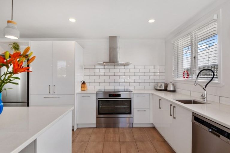 Photo of property in 1/6 Penhelig Place, Burnside, Christchurch, 8053