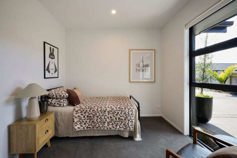 Photo of property in 3 Matata Road, Kenepuru, 5022